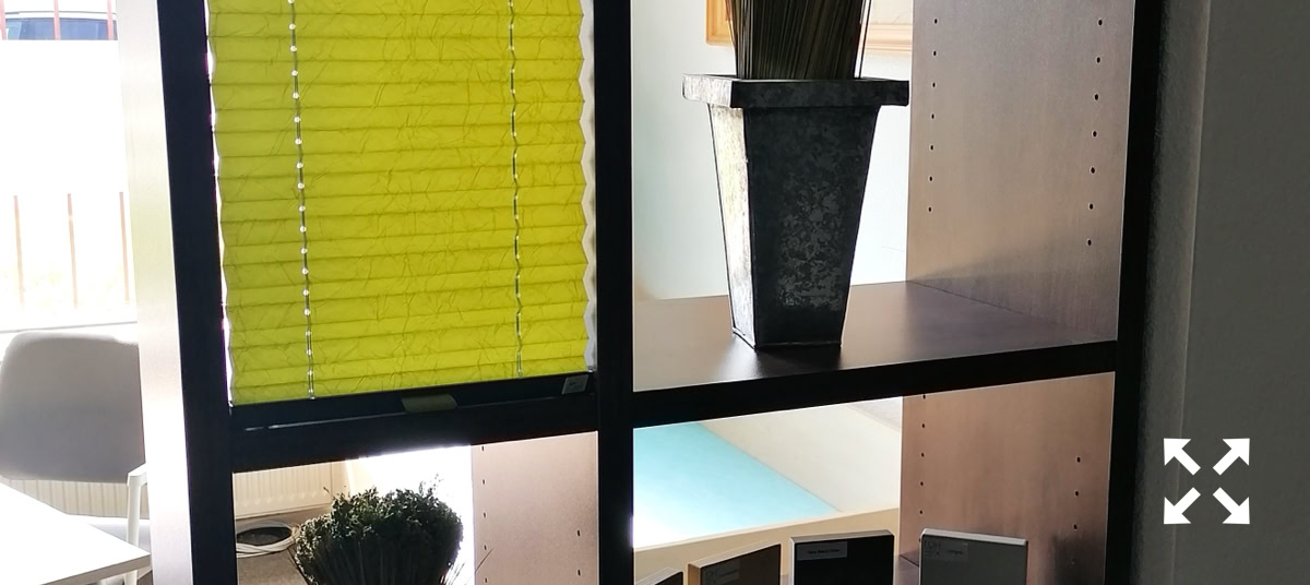 Musterbeispiel für Plissee als Raumteiler